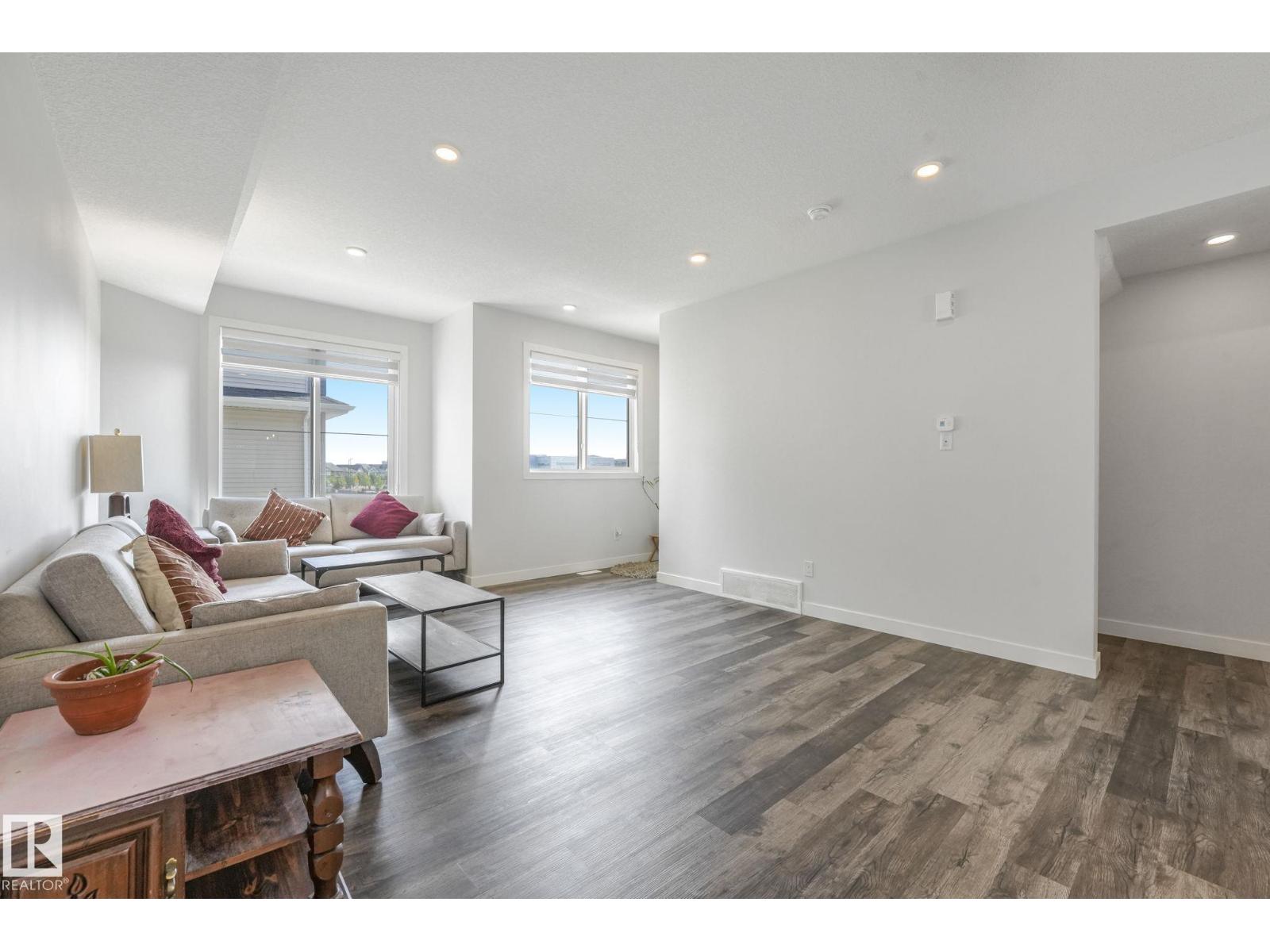 Photo 13 of 3 22786 97 Av Nw, Edmonton AB