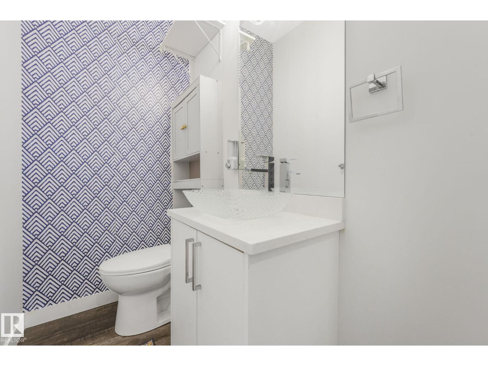 Photo 16 of 3 22786 97 Av Nw, Edmonton AB