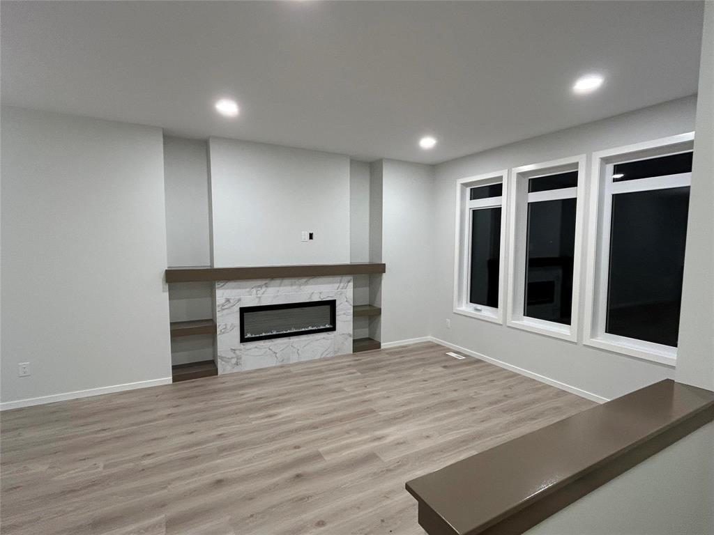 Photo 2 of 47 Sky Lark Lane, Winnipeg MB