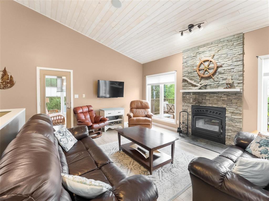 Photo 11 of 14 Alexander Drive, Lester Beach MB
