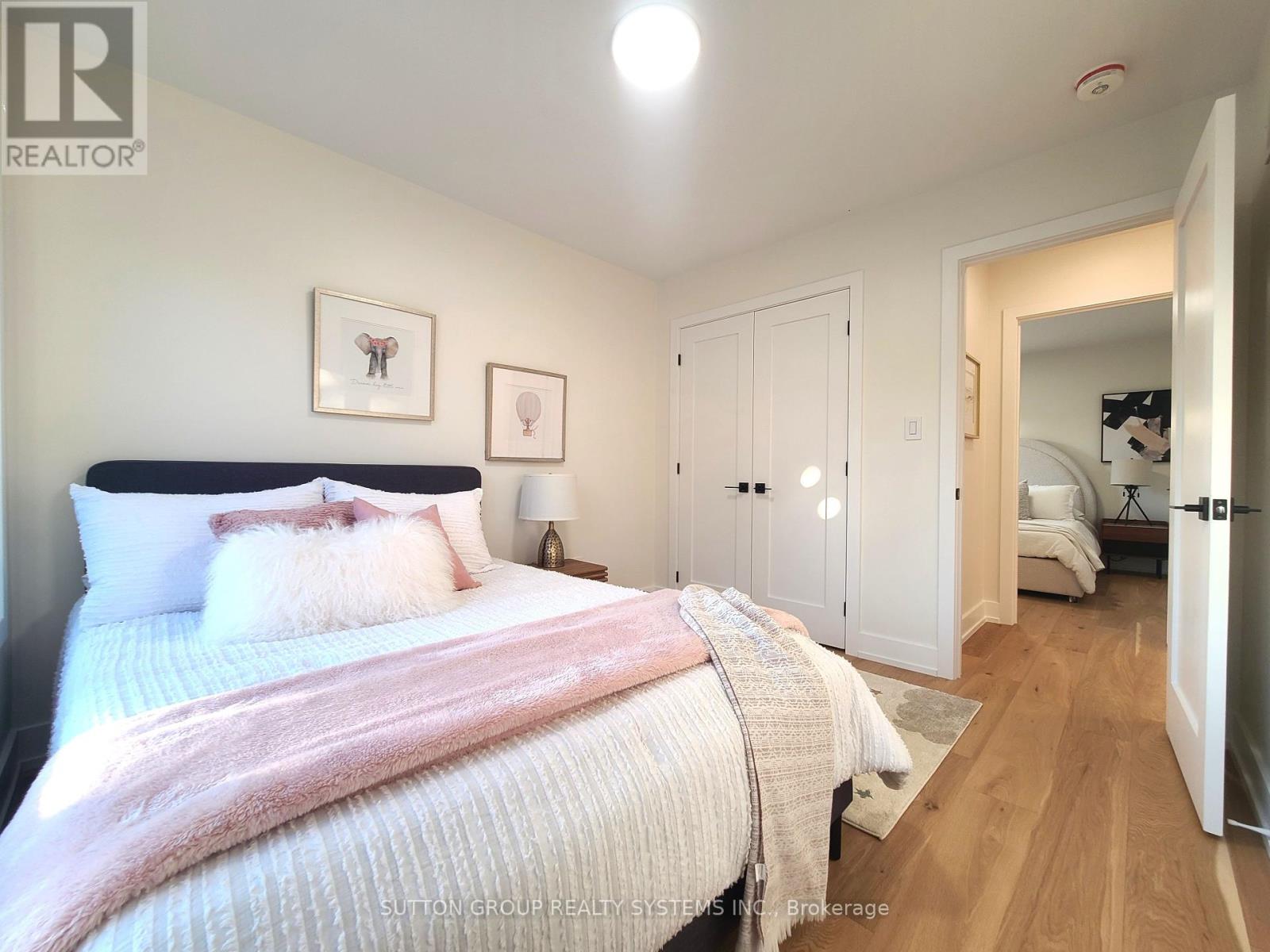 Photo 30 of 21 South Kingsway, Toronto ON