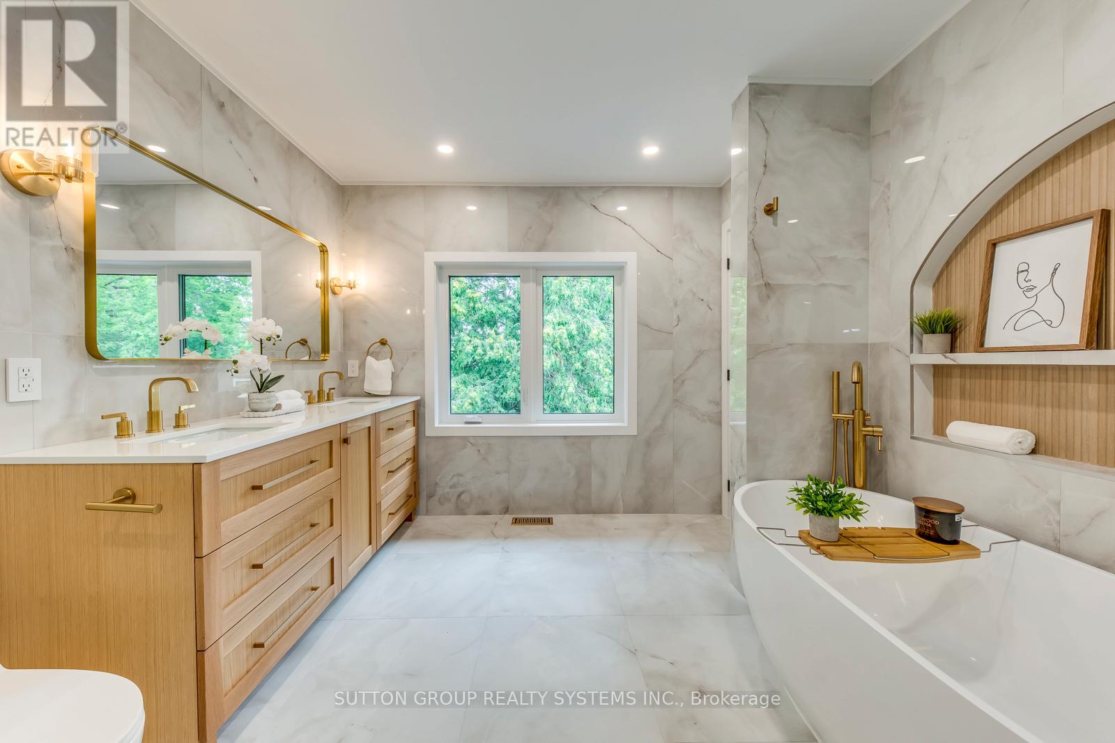 Photo 26 of 21 South Kingsway, Toronto ON
