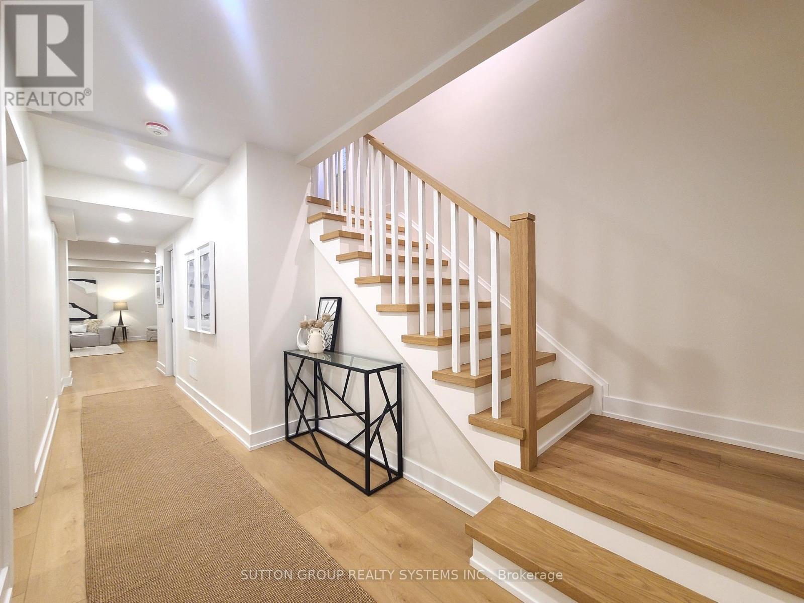 Photo 37 of 21 South Kingsway, Toronto ON