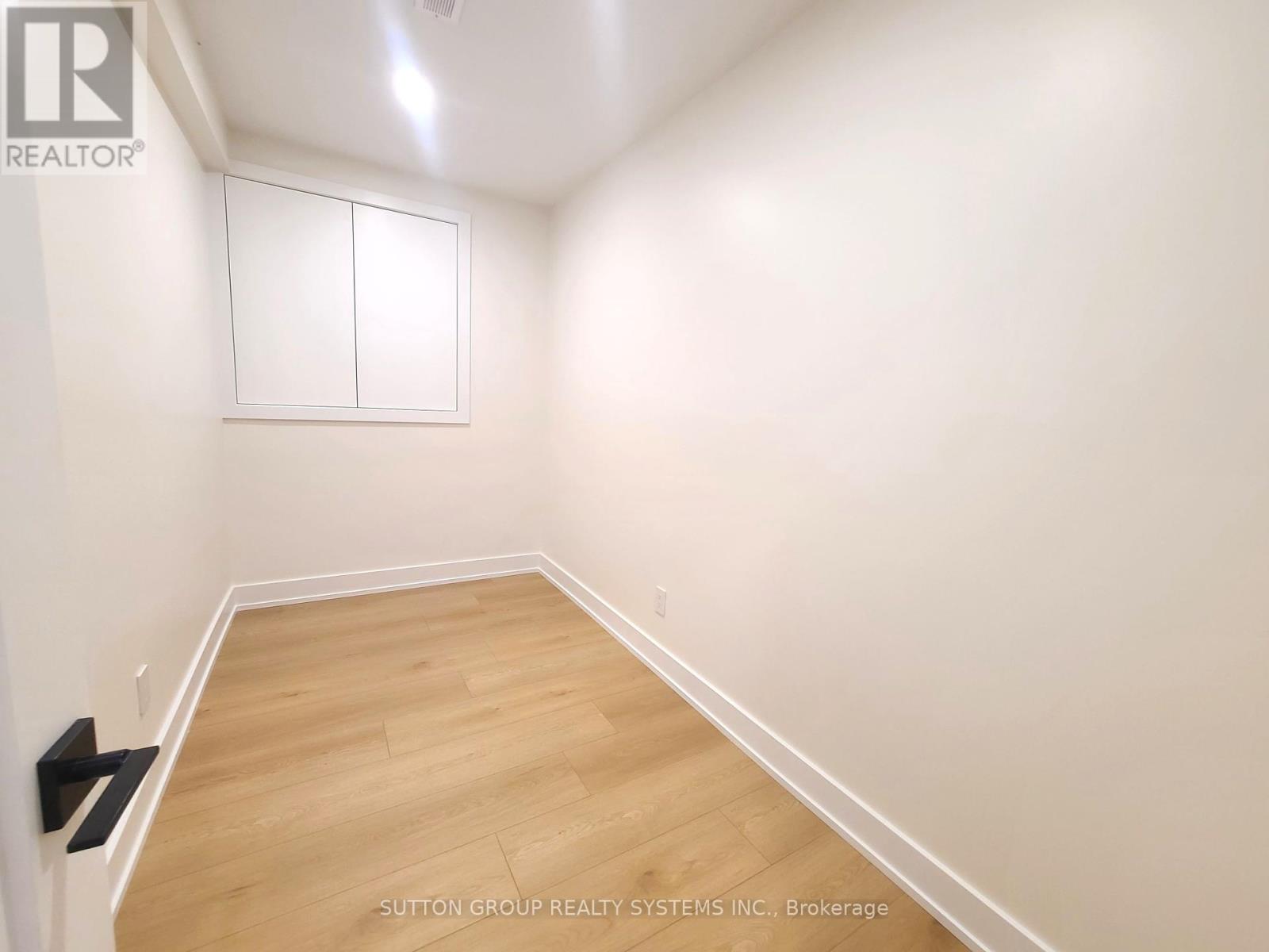 Photo 39 of 21 South Kingsway, Toronto ON