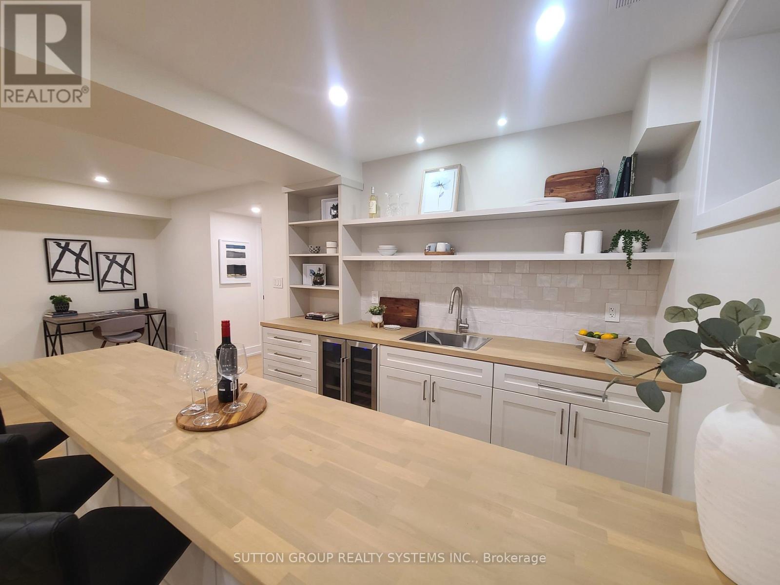 Photo 42 of 21 South Kingsway, Toronto ON