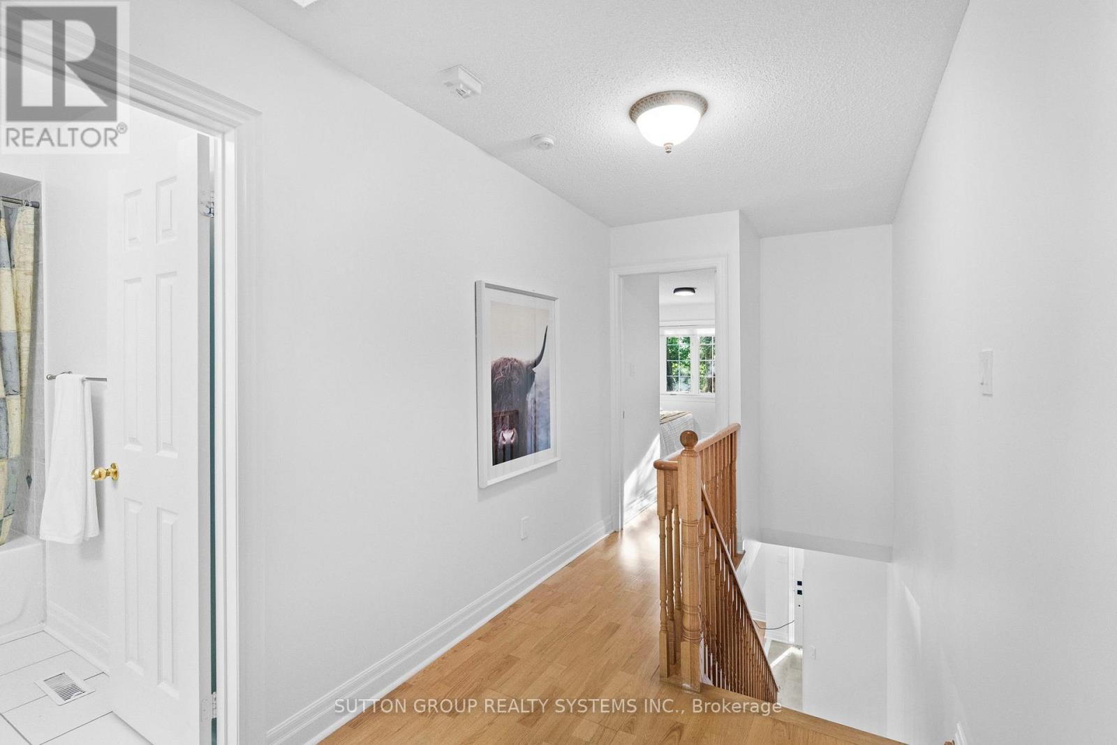 Photo 18 of 45 Algarve Crescent, Toronto ON