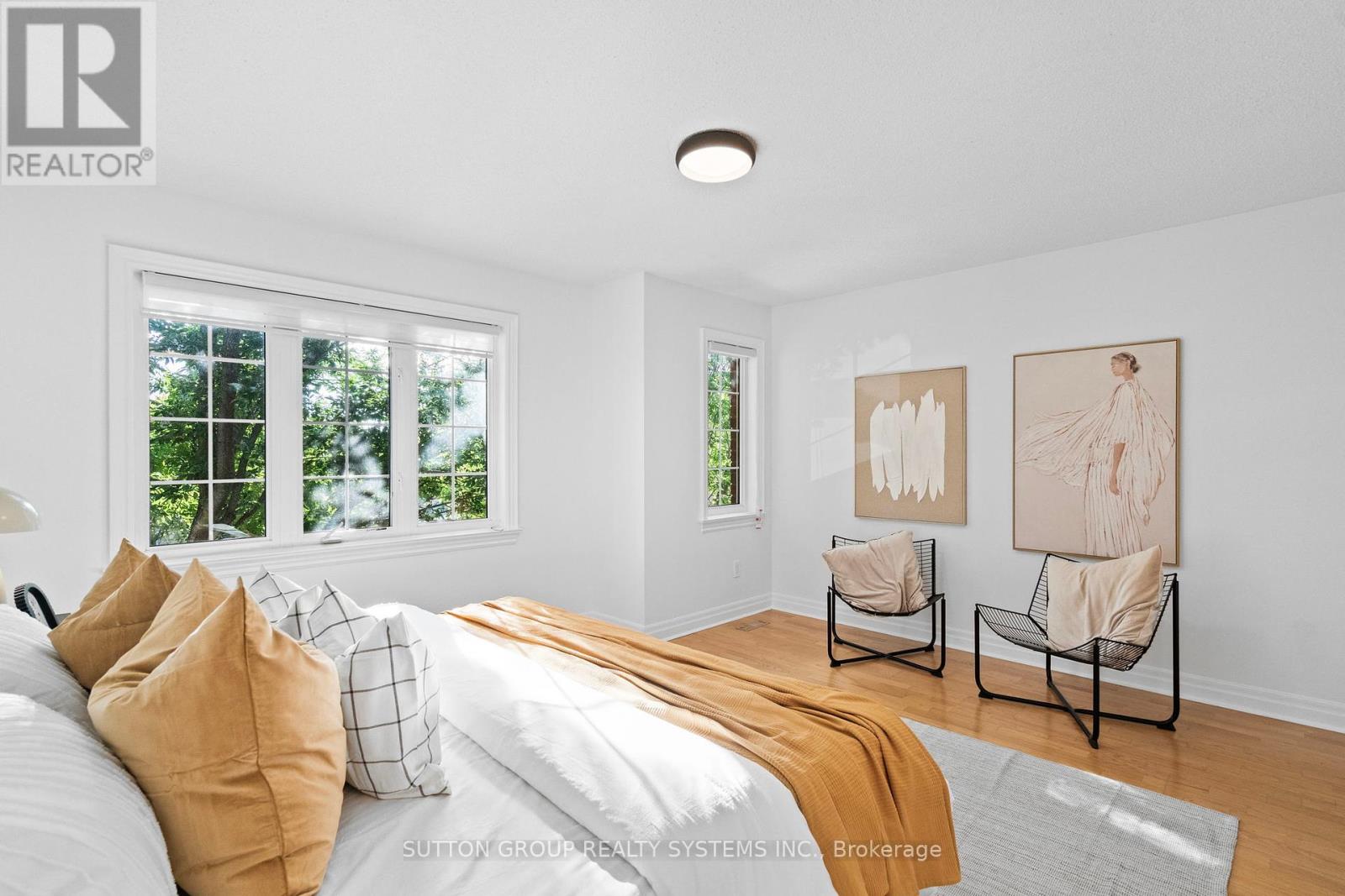 Photo 21 of 45 Algarve Crescent, Toronto ON