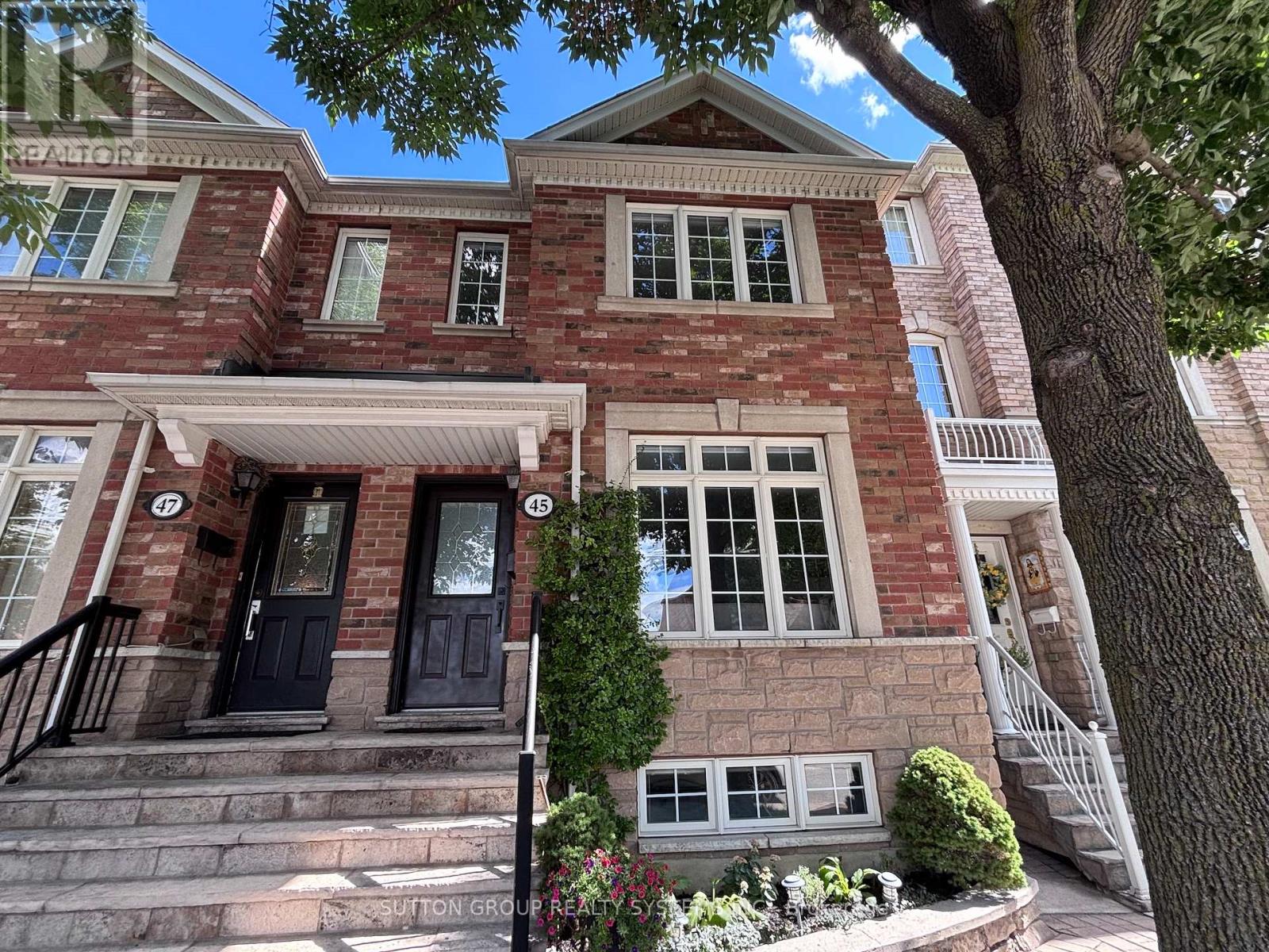 Photo 1 of 45 Algarve Crescent, Toronto ON