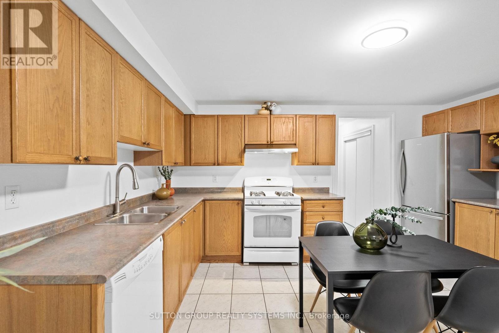 Photo 36 of 45 Algarve Crescent, Toronto ON