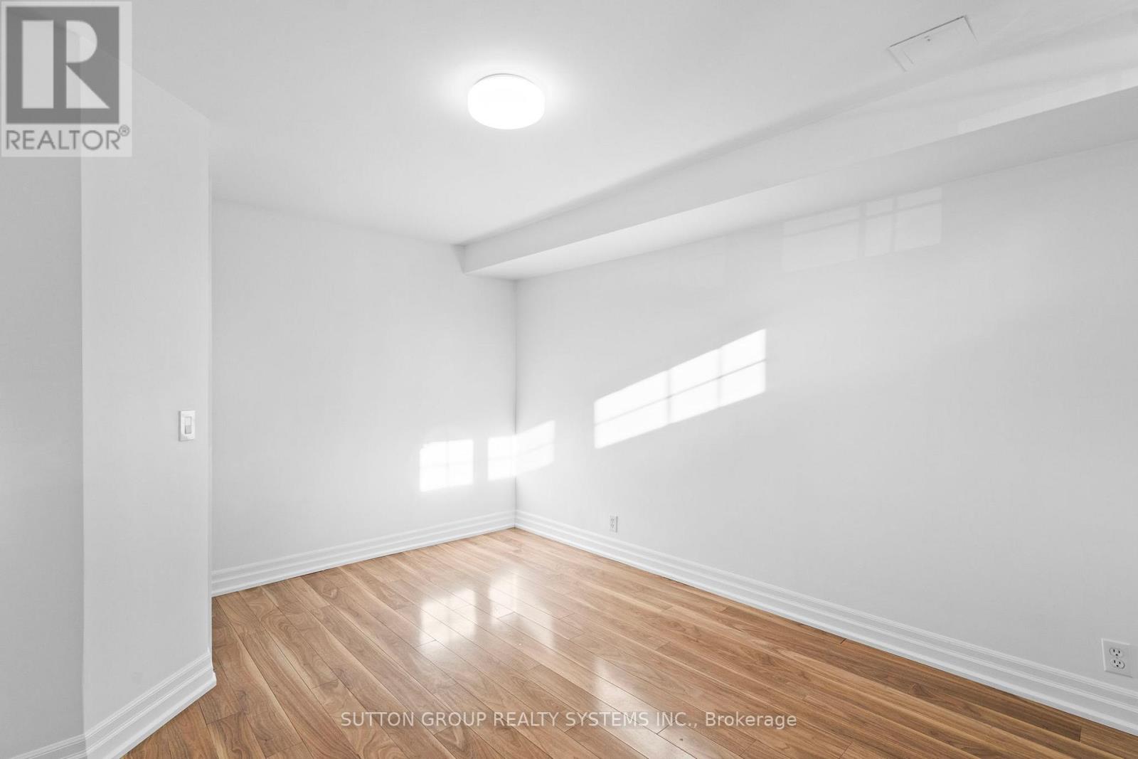 Photo 41 of 45 Algarve Crescent, Toronto ON