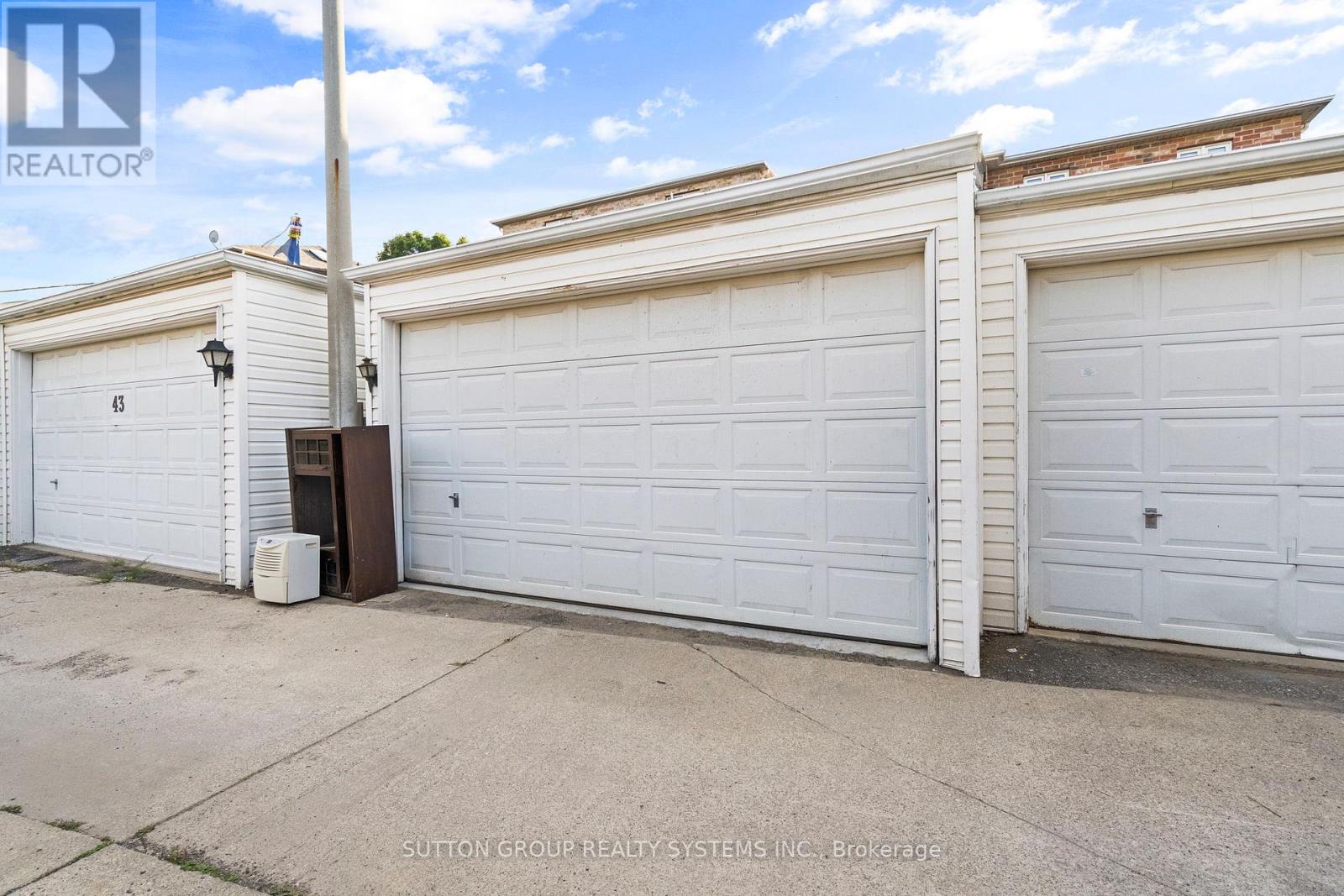 Photo 48 of 45 Algarve Crescent, Toronto ON