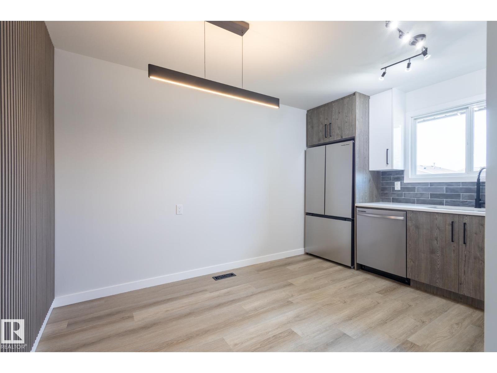 Photo 10 of 14618 25 St Nw, Edmonton AB