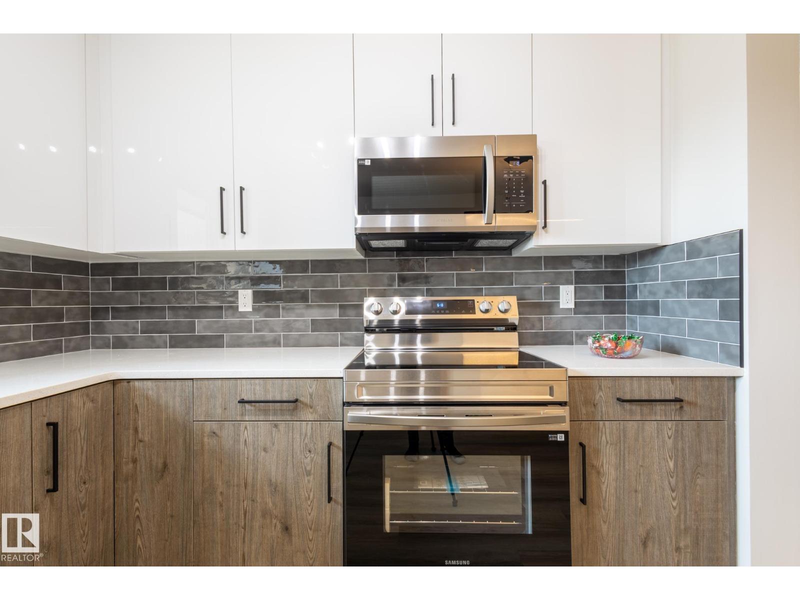 Photo 12 of 14618 25 St Nw, Edmonton AB