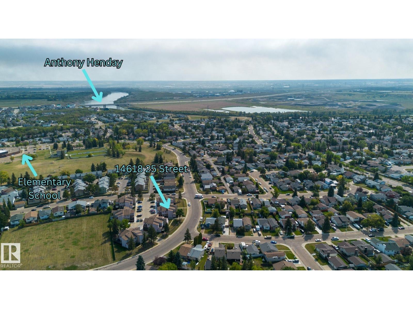 Photo 2 of 14618 25 St Nw, Edmonton AB