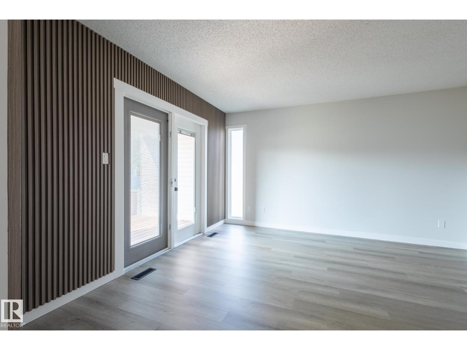 Photo 6 of 14618 25 St Nw, Edmonton AB