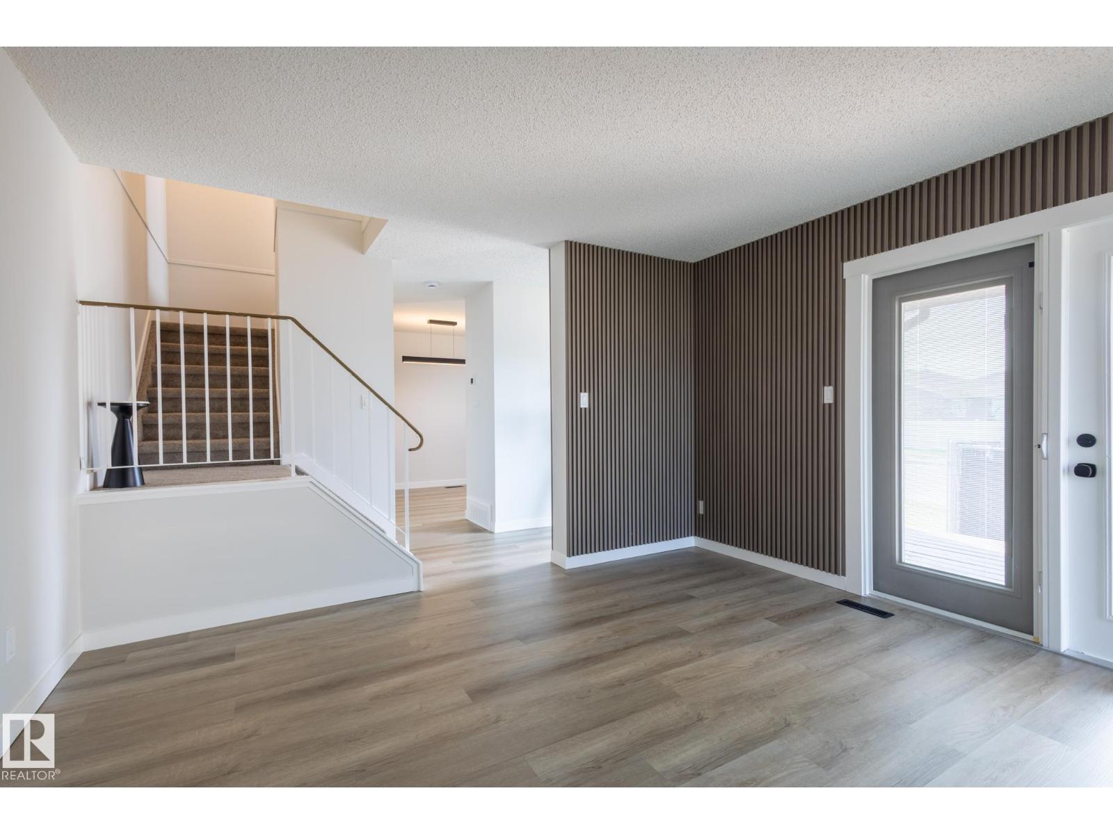 Photo 9 of 14618 25 St Nw, Edmonton AB