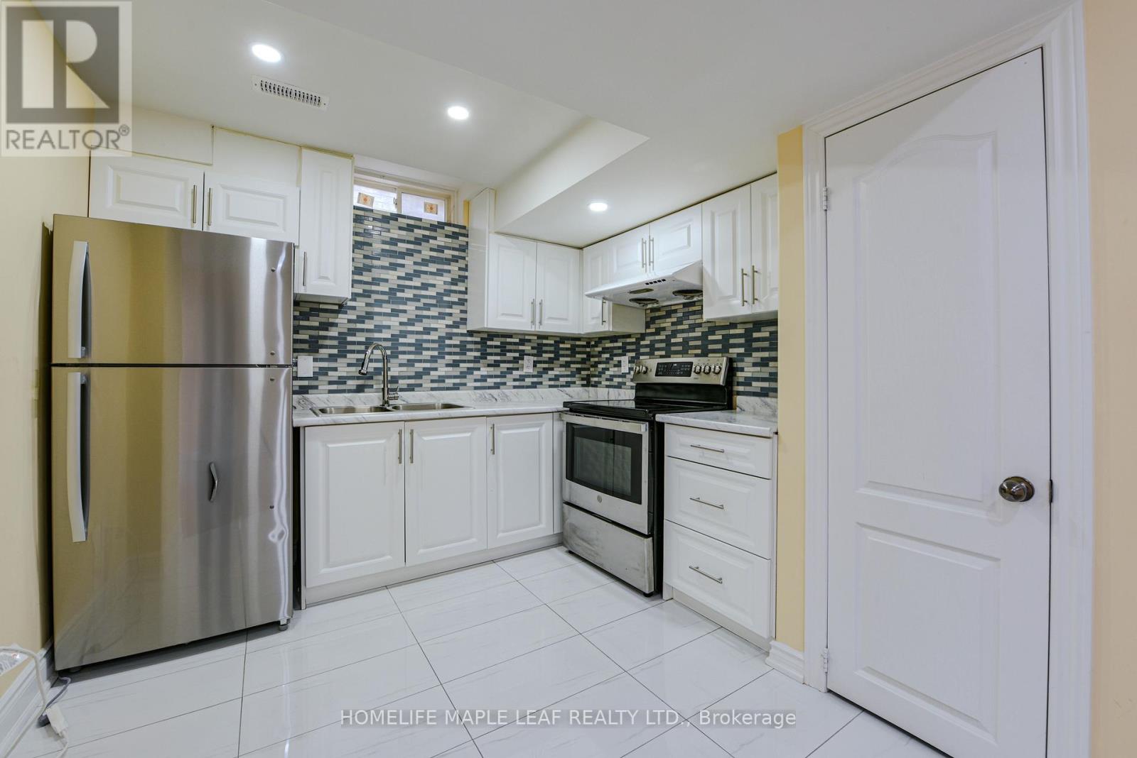 Photo 36 of Main Floor 15 Orangeblossom Trail, Brampton ON
