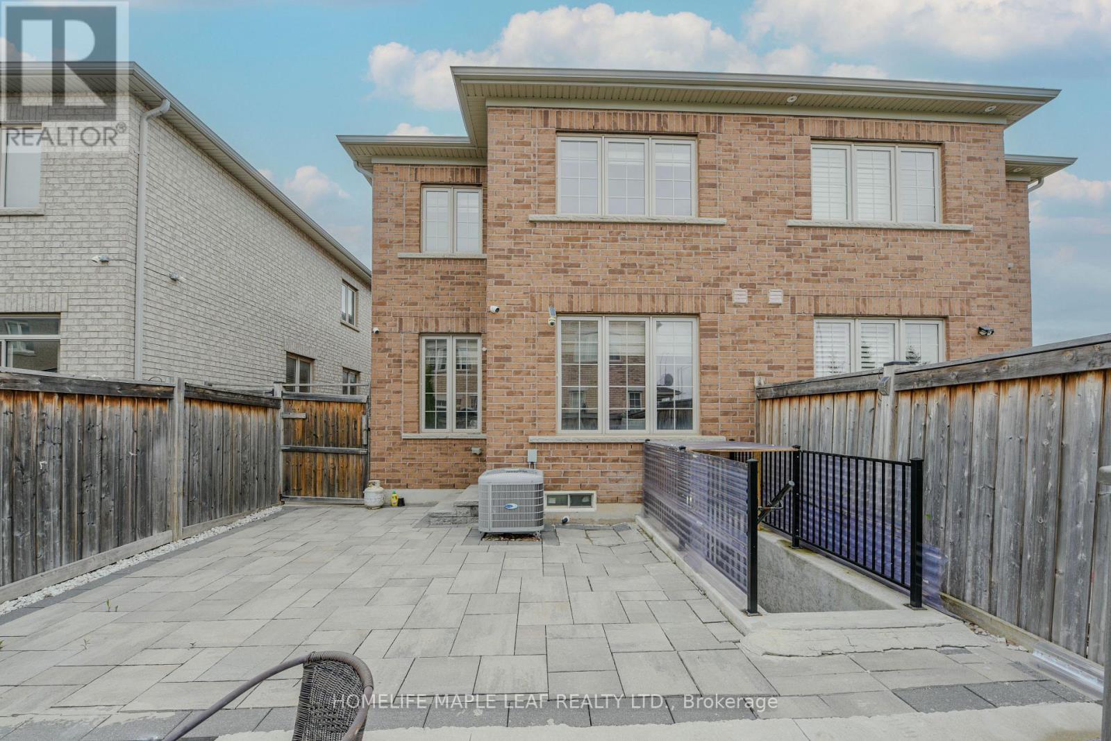 Photo 45 of Main Floor 15 Orangeblossom Trail, Brampton ON
