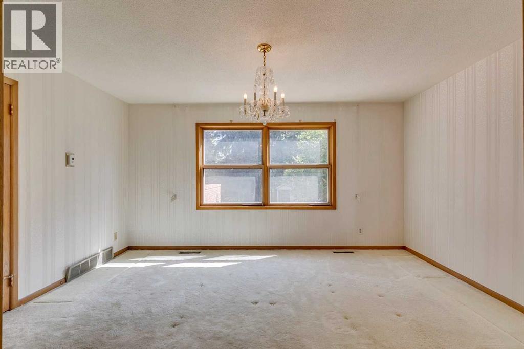 Photo 9 of 924 Kerfoot Crescent Sw, Calgary AB