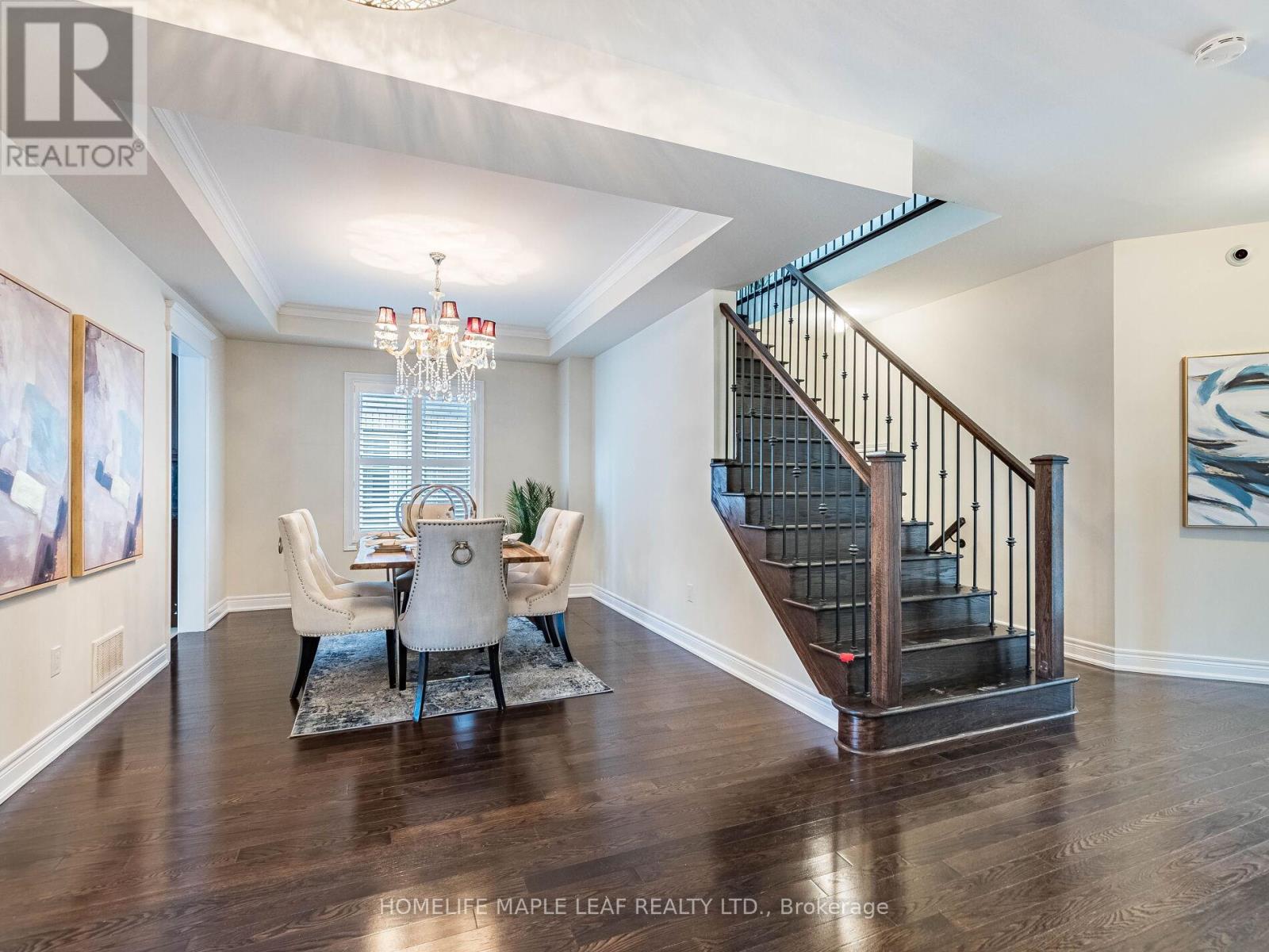 Photo 12 of 39 Birch Tree Trail, Brampton ON