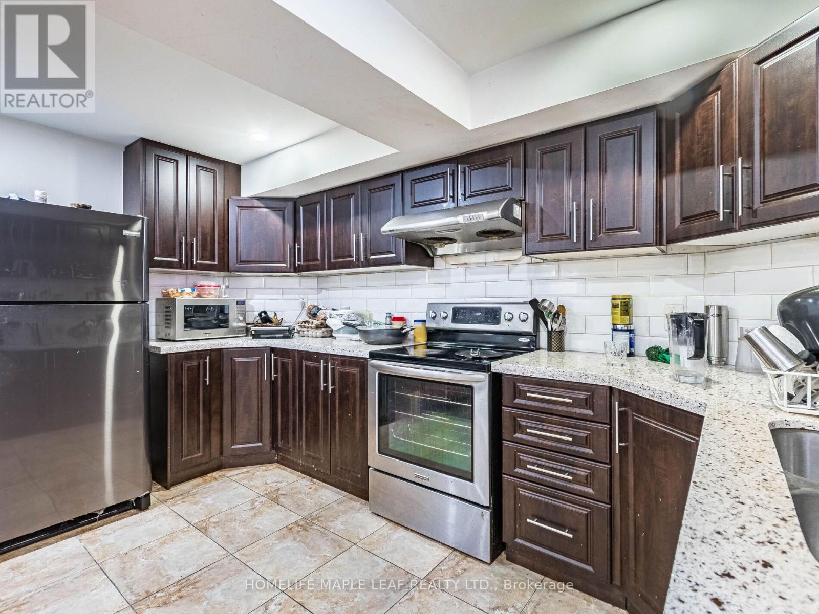 Photo 19 of 39 Birch Tree Trail, Brampton ON