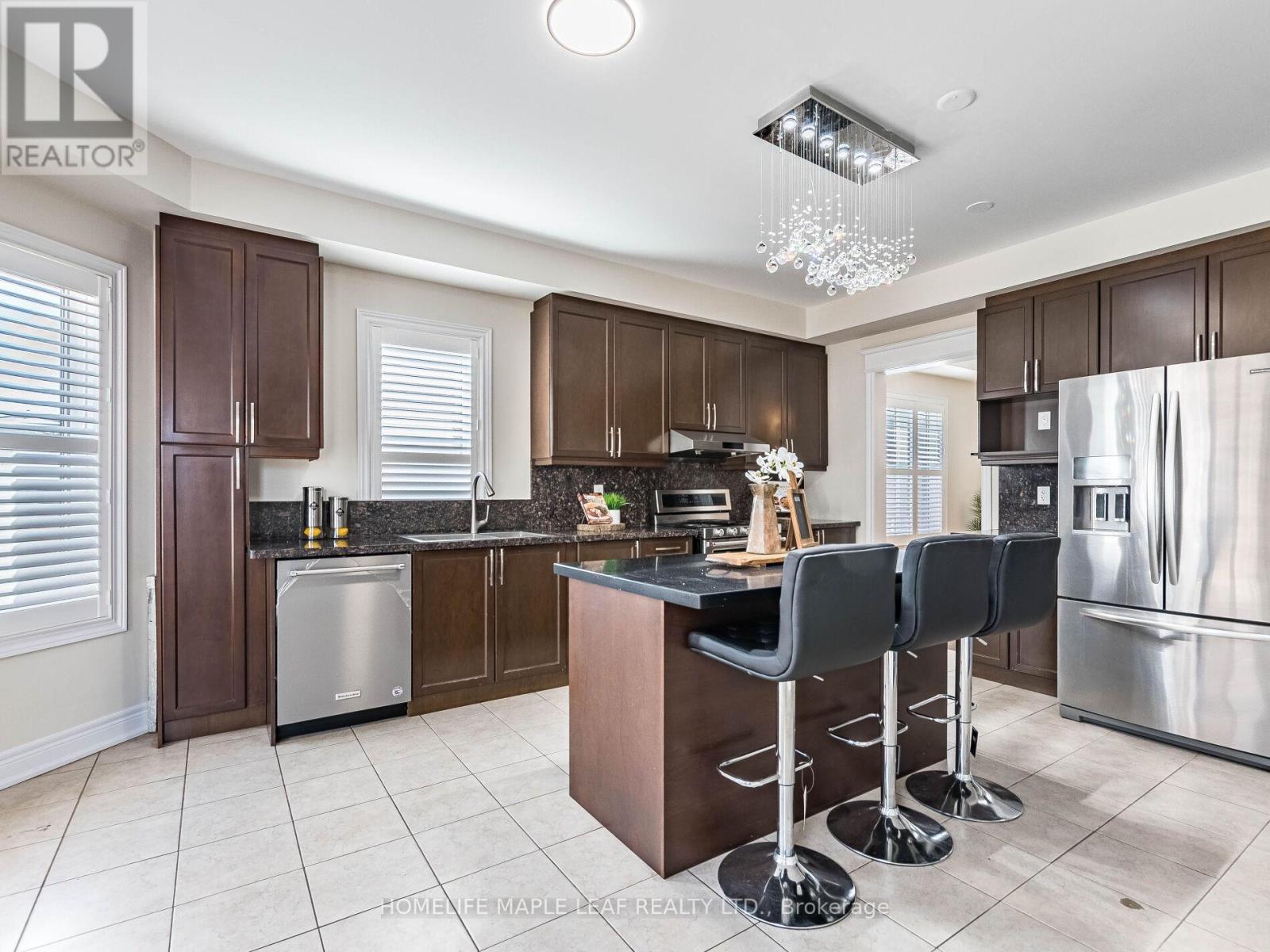Photo 21 of 39 Birch Tree Trail, Brampton ON