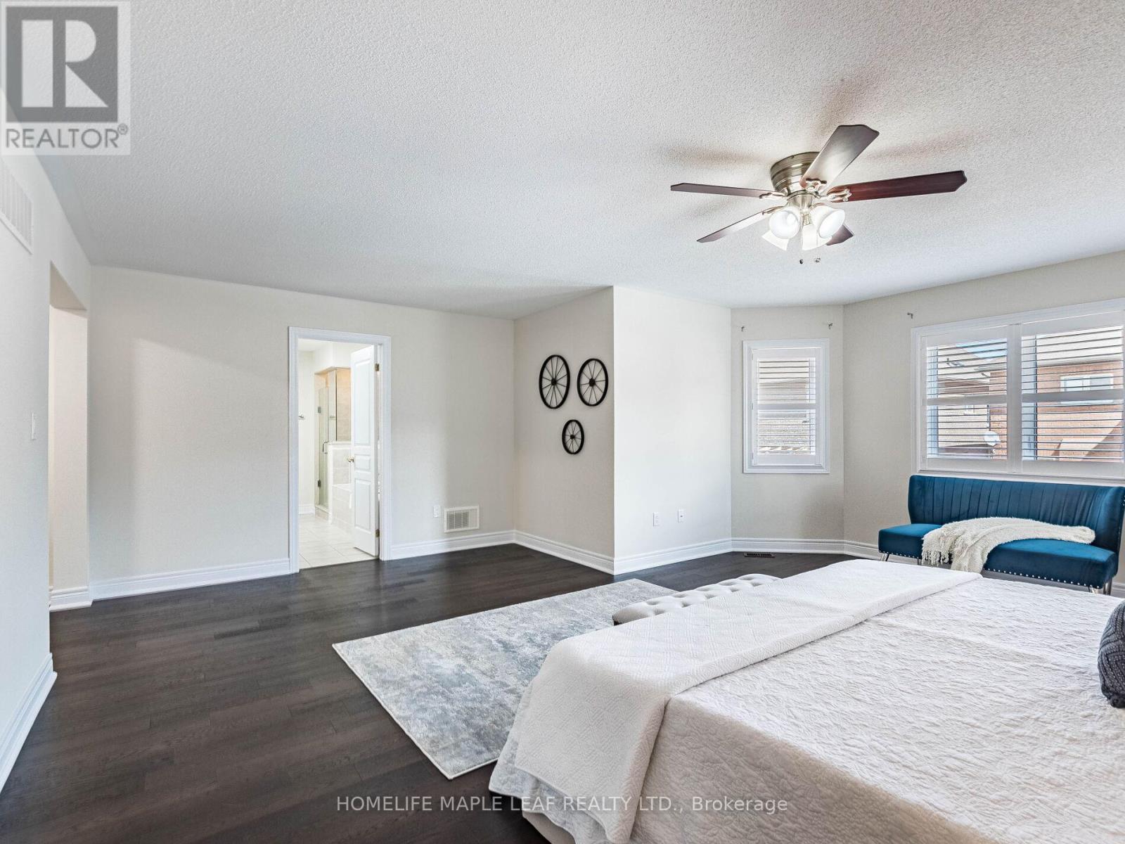 Photo 25 of 39 Birch Tree Trail, Brampton ON