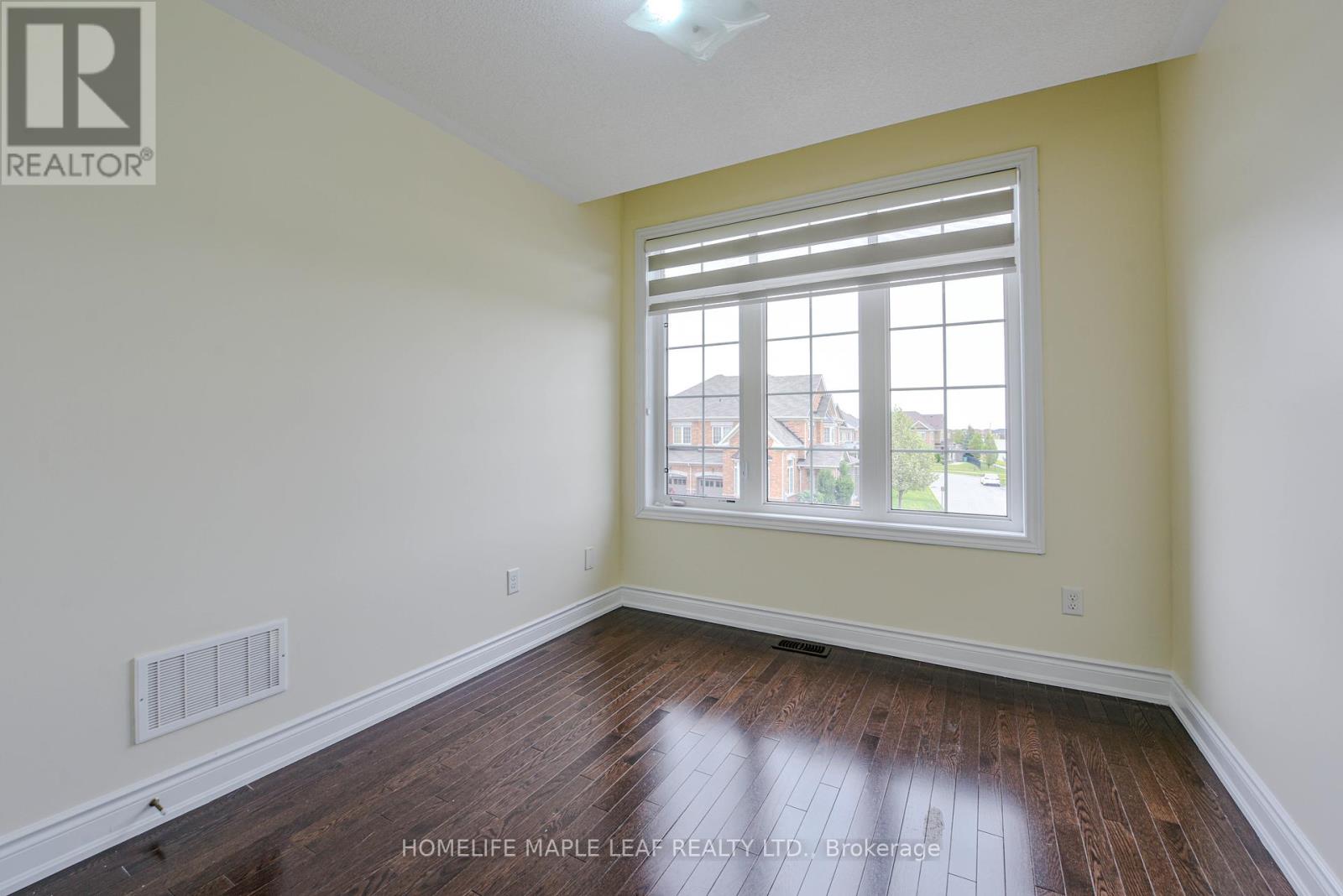 Photo 22 of Main Floor 15 Orangeblossom Trail, Brampton ON