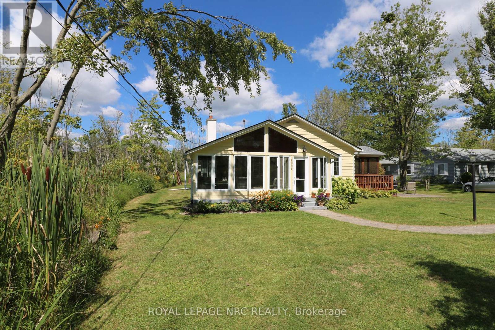 Photo 3 of 4894 Wildwood Avenue, Fort Erie ON