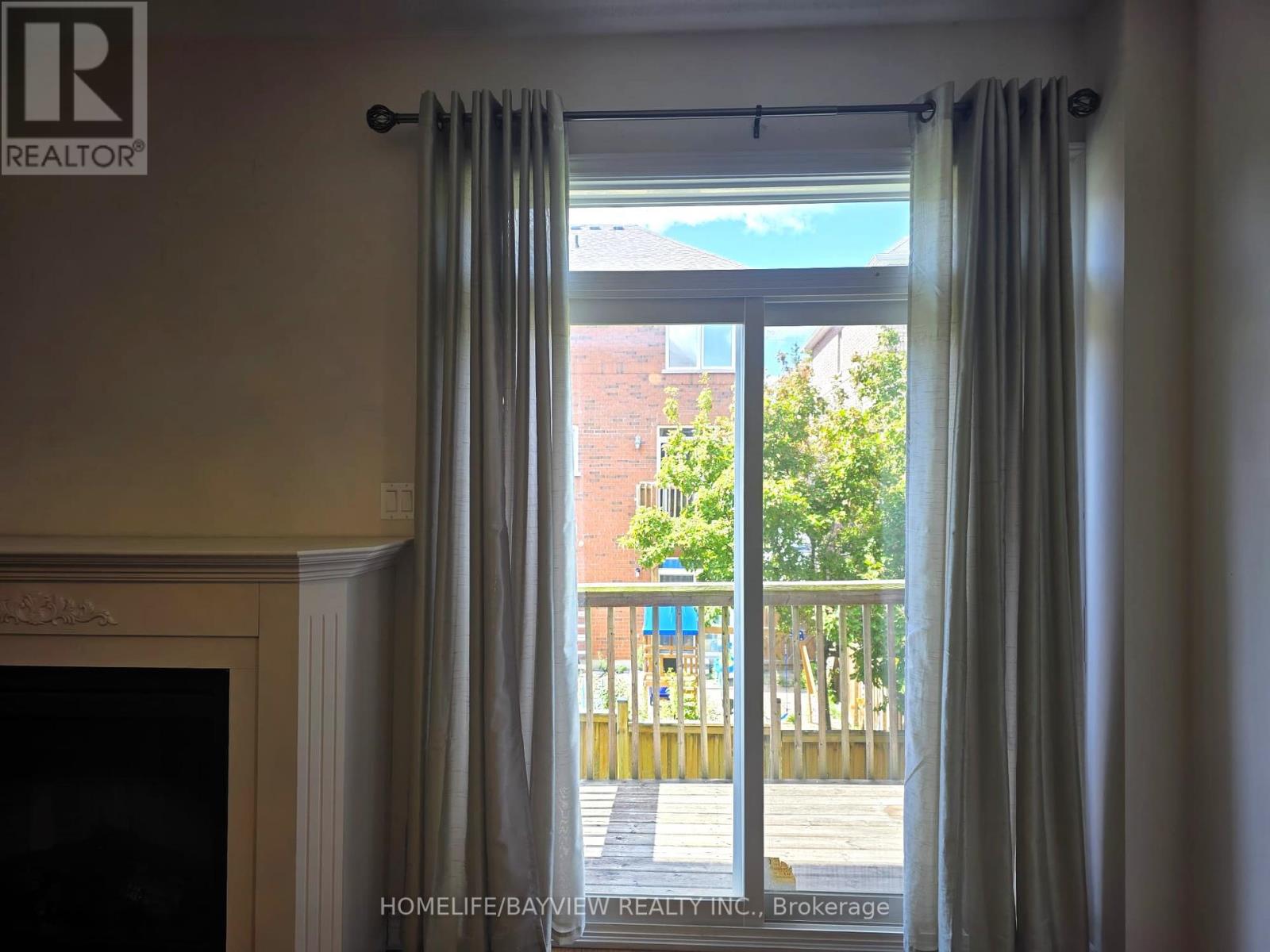 Photo 10 of 38 151 Silverwood Avenue, Richmond Hill ON