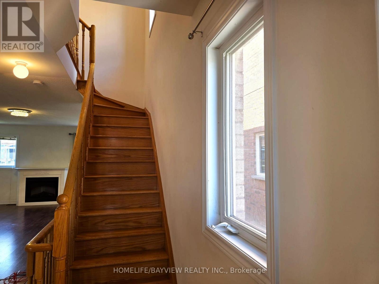 Photo 28 of 38 151 Silverwood Avenue, Richmond Hill ON