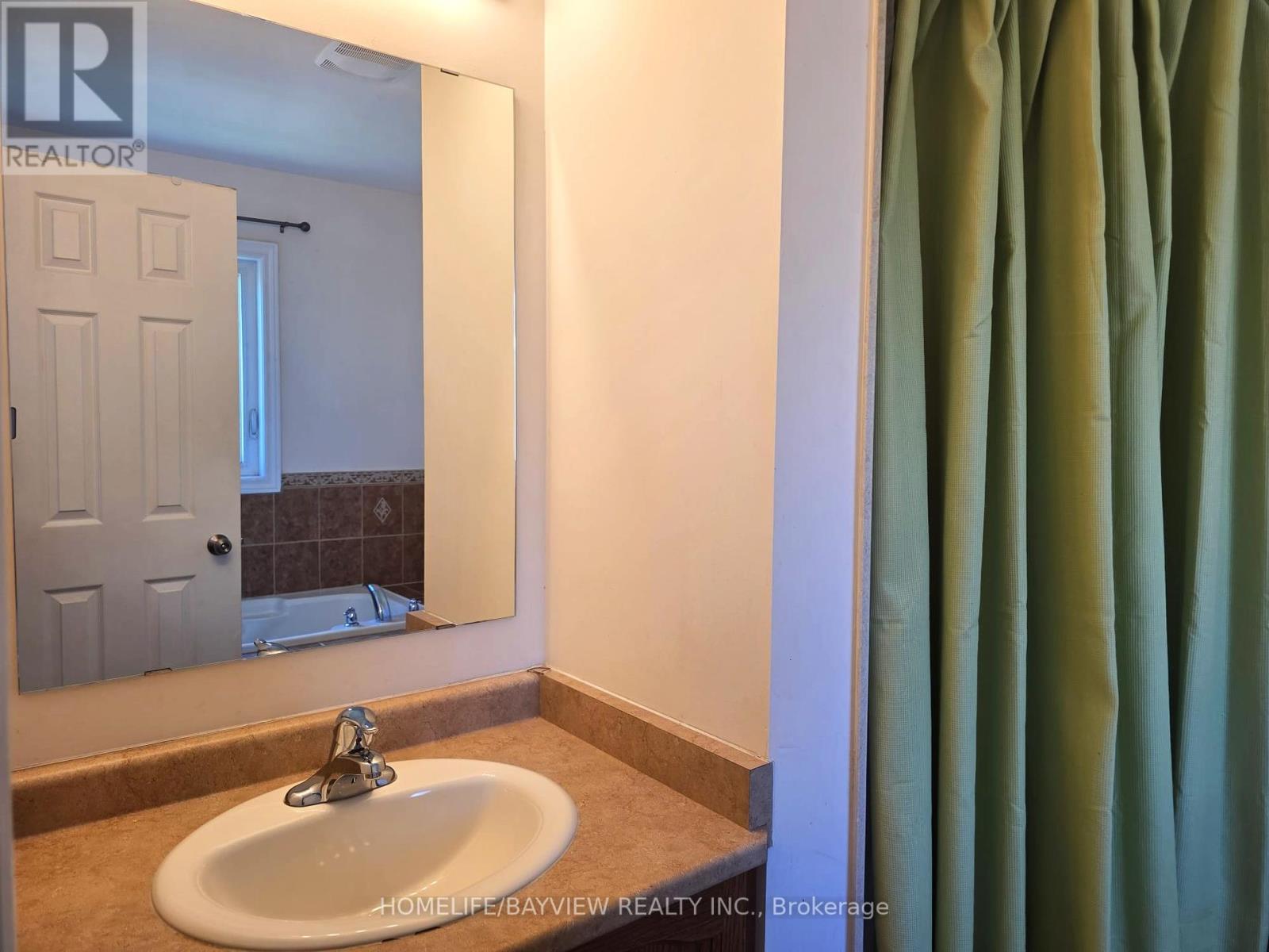 Photo 29 of 38 151 Silverwood Avenue, Richmond Hill ON