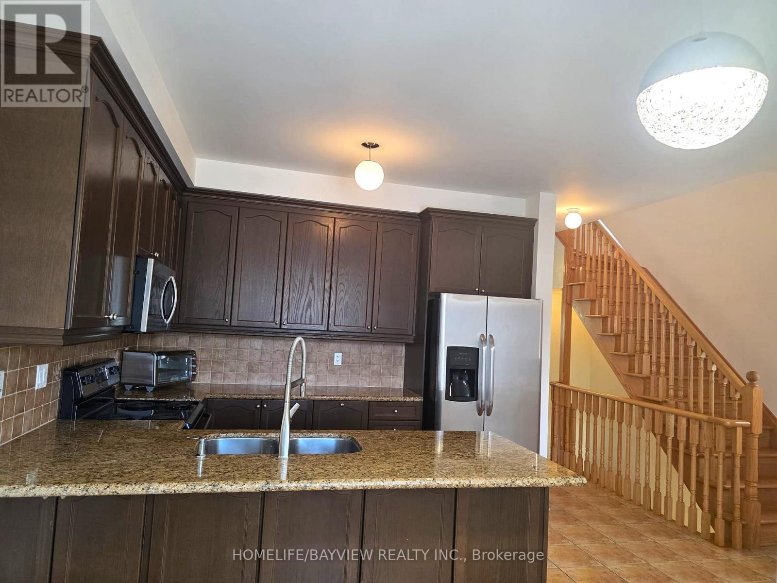 Photo 3 of 38 151 Silverwood Avenue, Richmond Hill ON