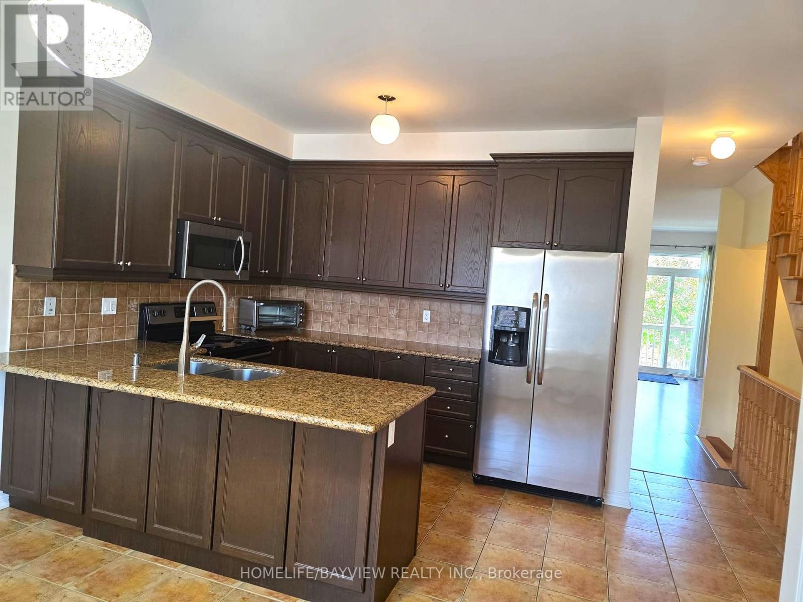 Photo 4 of 38 151 Silverwood Avenue, Richmond Hill ON