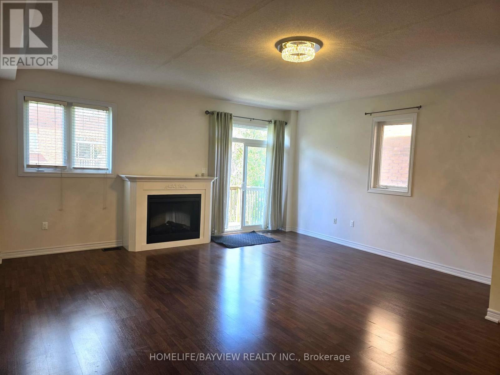 Photo 8 of 38 151 Silverwood Avenue, Richmond Hill ON