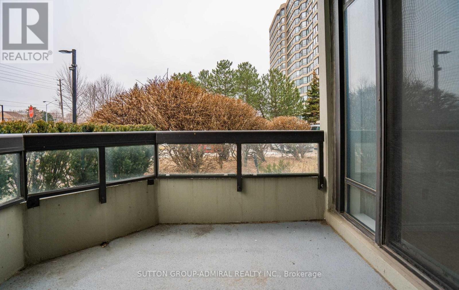 Photo 5 of 102 7460 Bathurst Street, Vaughan ON