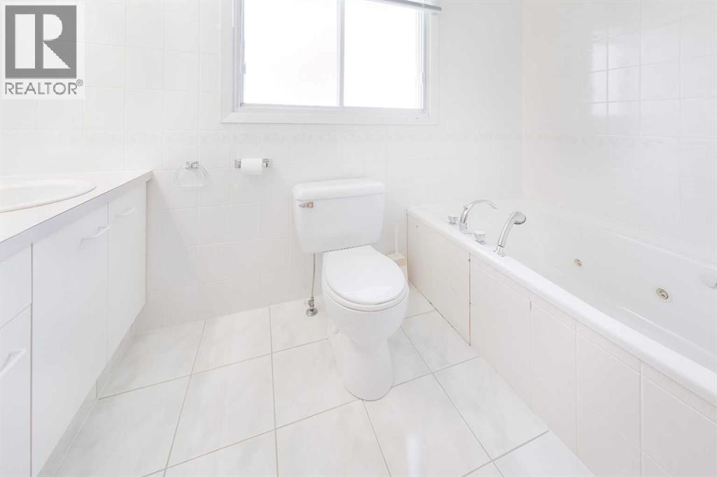 Photo 6 of 620 Oakwood Place Sw, Calgary AB