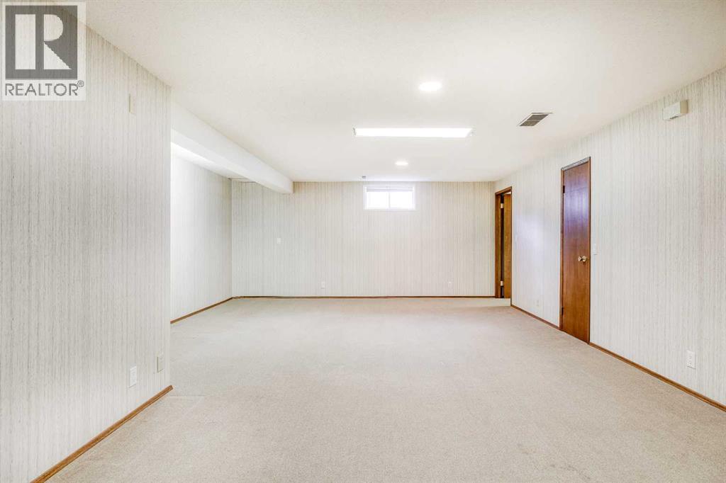 Photo 19 of 620 Oakwood Place Sw, Calgary AB
