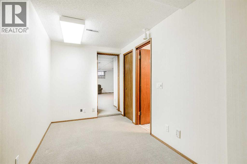 Photo 20 of 620 Oakwood Place Sw, Calgary AB