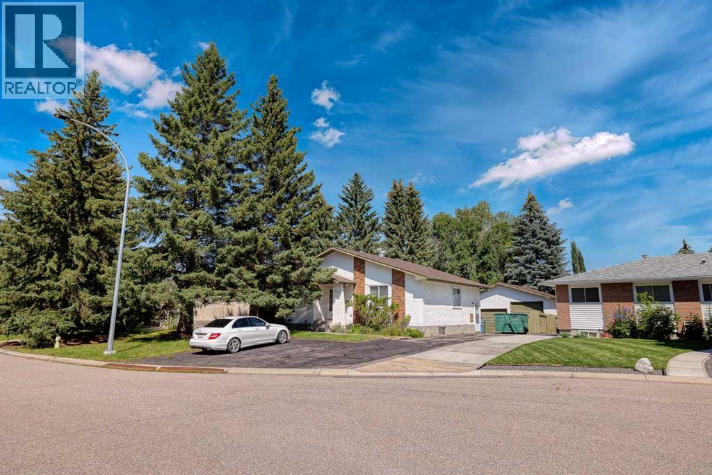 Photo 1 of 620 Oakwood Place Sw, Calgary AB