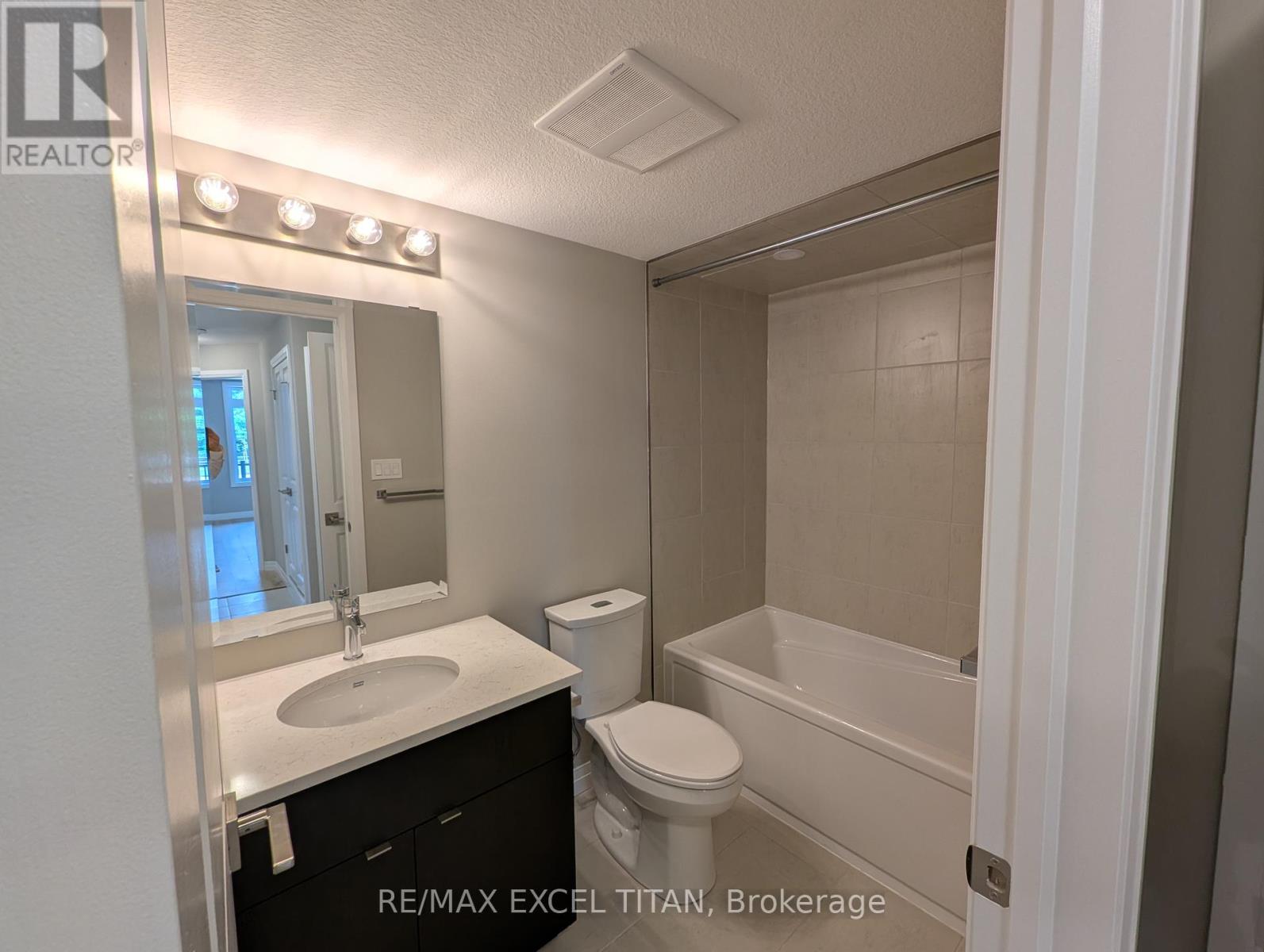 Photo 11 of 74 Thatcher Drive, Guelph ON