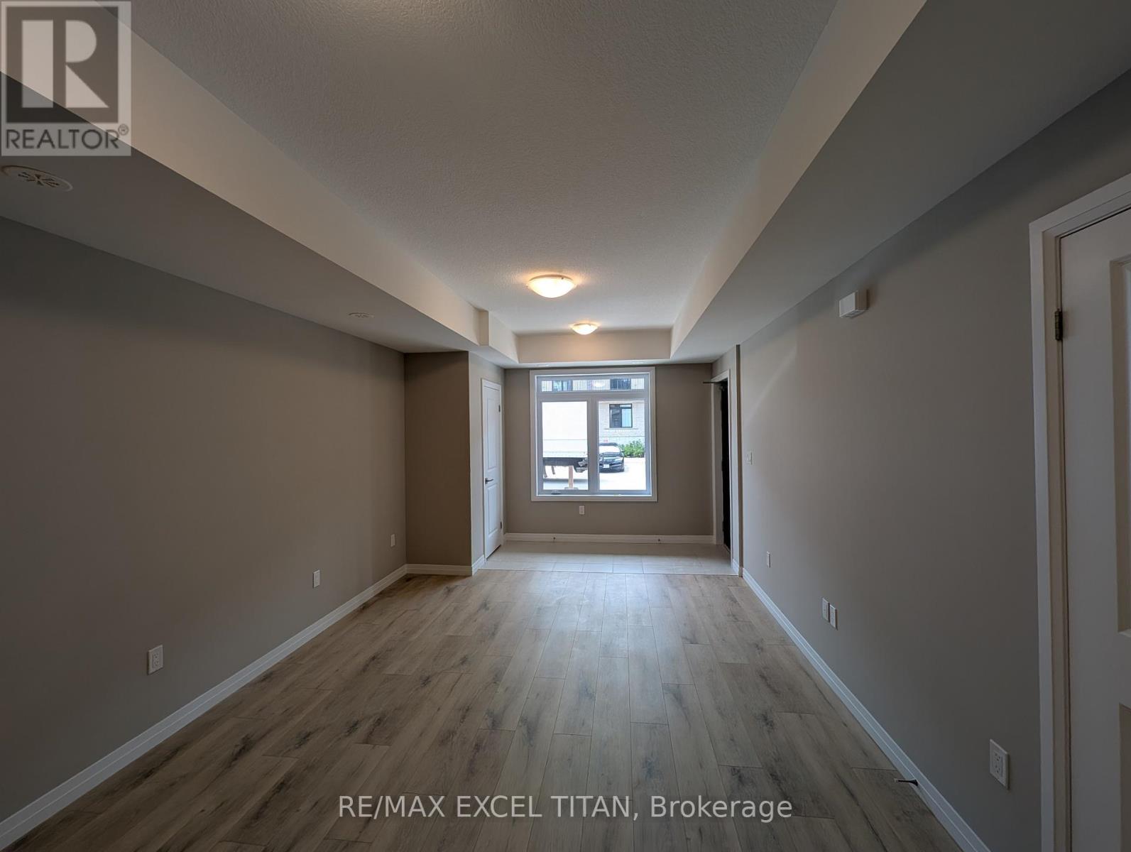 Photo 3 of 74 Thatcher Drive, Guelph ON