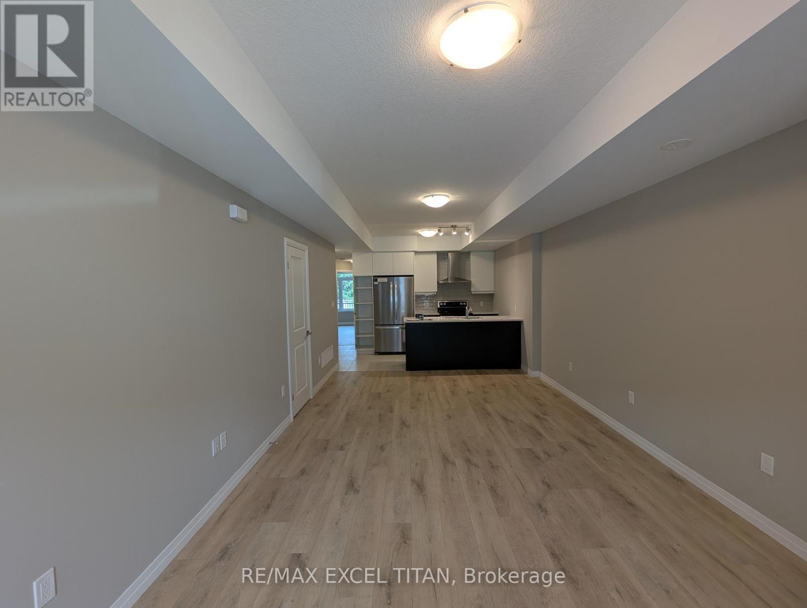 Photo 4 of 74 Thatcher Drive, Guelph ON