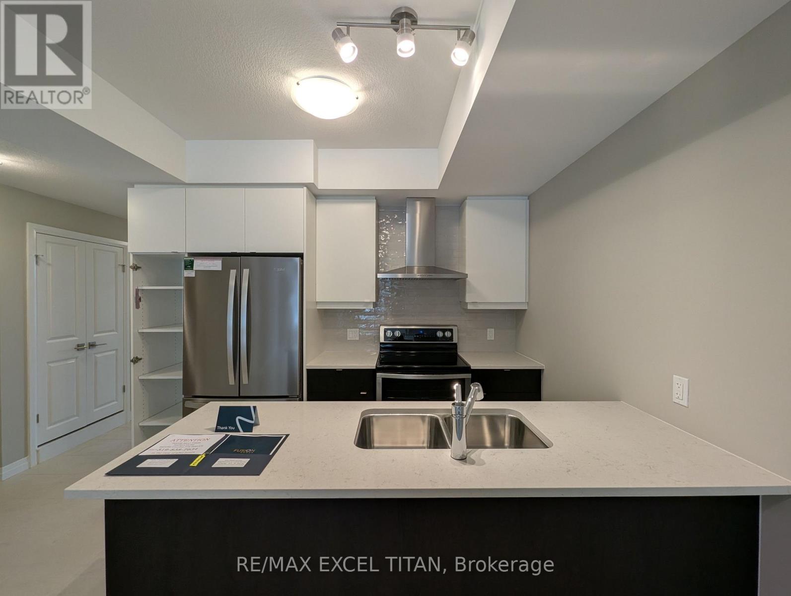 Photo 5 of 74 Thatcher Drive, Guelph ON