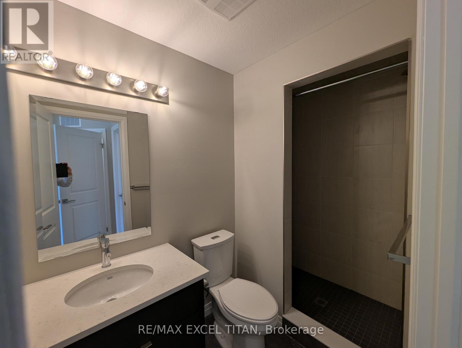 Photo 6 of 74 Thatcher Drive, Guelph ON
