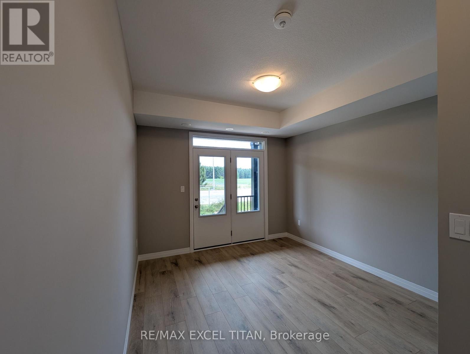 Photo 8 of 74 Thatcher Drive, Guelph ON