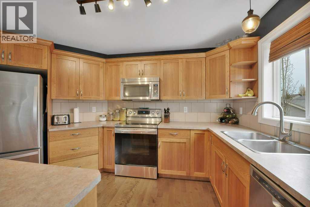 Photo 10 of 81 Terrace Heights Drive, Lacombe AB