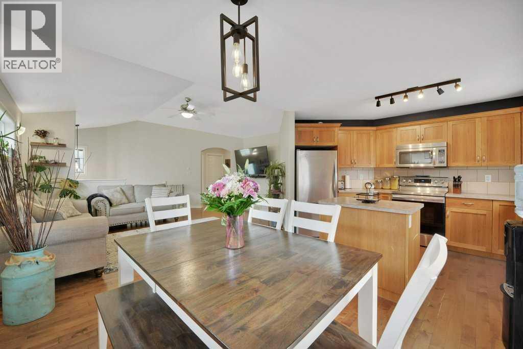Photo 12 of 81 Terrace Heights Drive, Lacombe AB