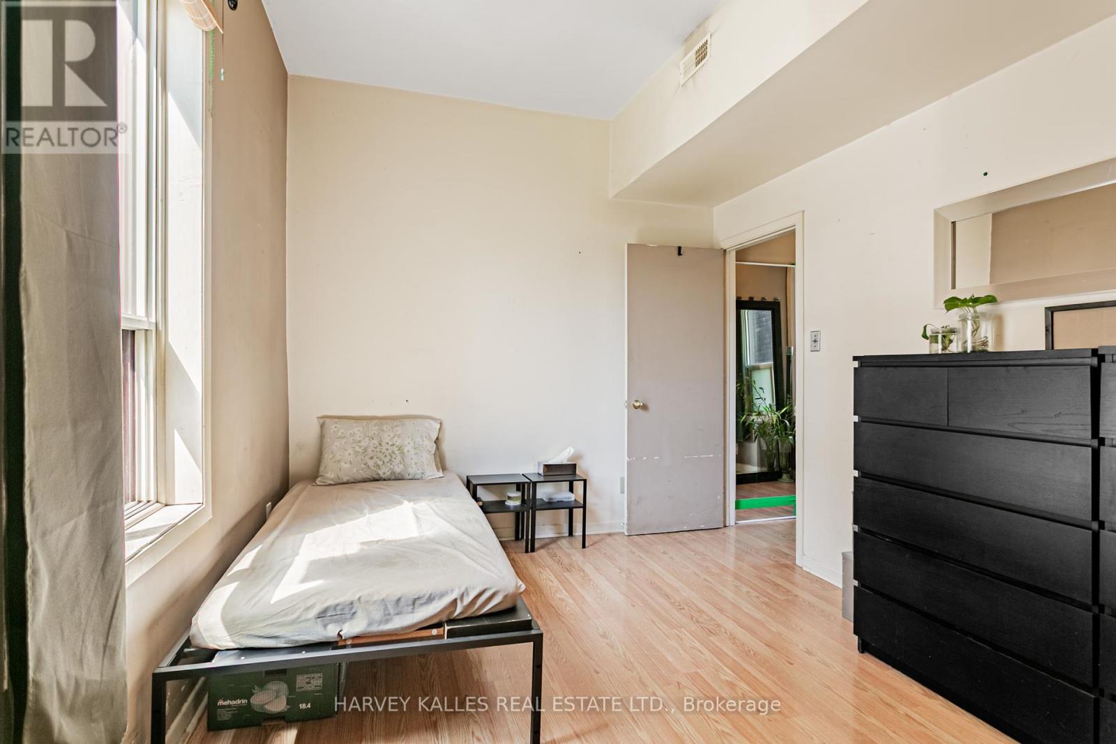Photo 8 of 343 Greenwood Avenue, Toronto ON