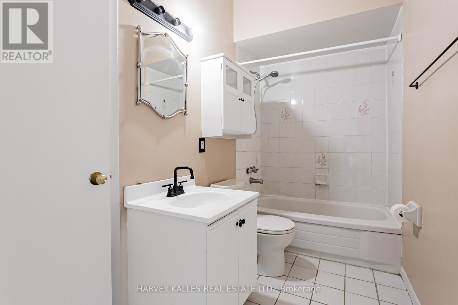 Photo 15 of 343 Greenwood Avenue, Toronto ON